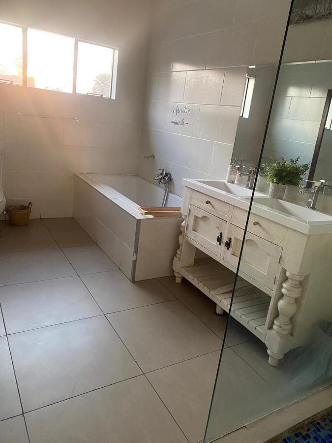 Entire 4 Bedroom House In Midrand, Johannesburg Randjesfontein Экстерьер фото